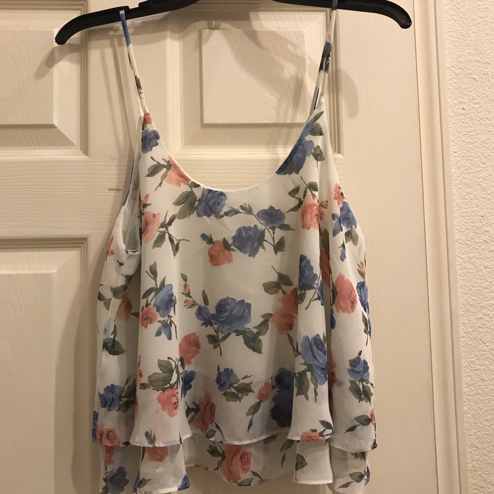 Soprano floral top size small with 21” pit to pit.